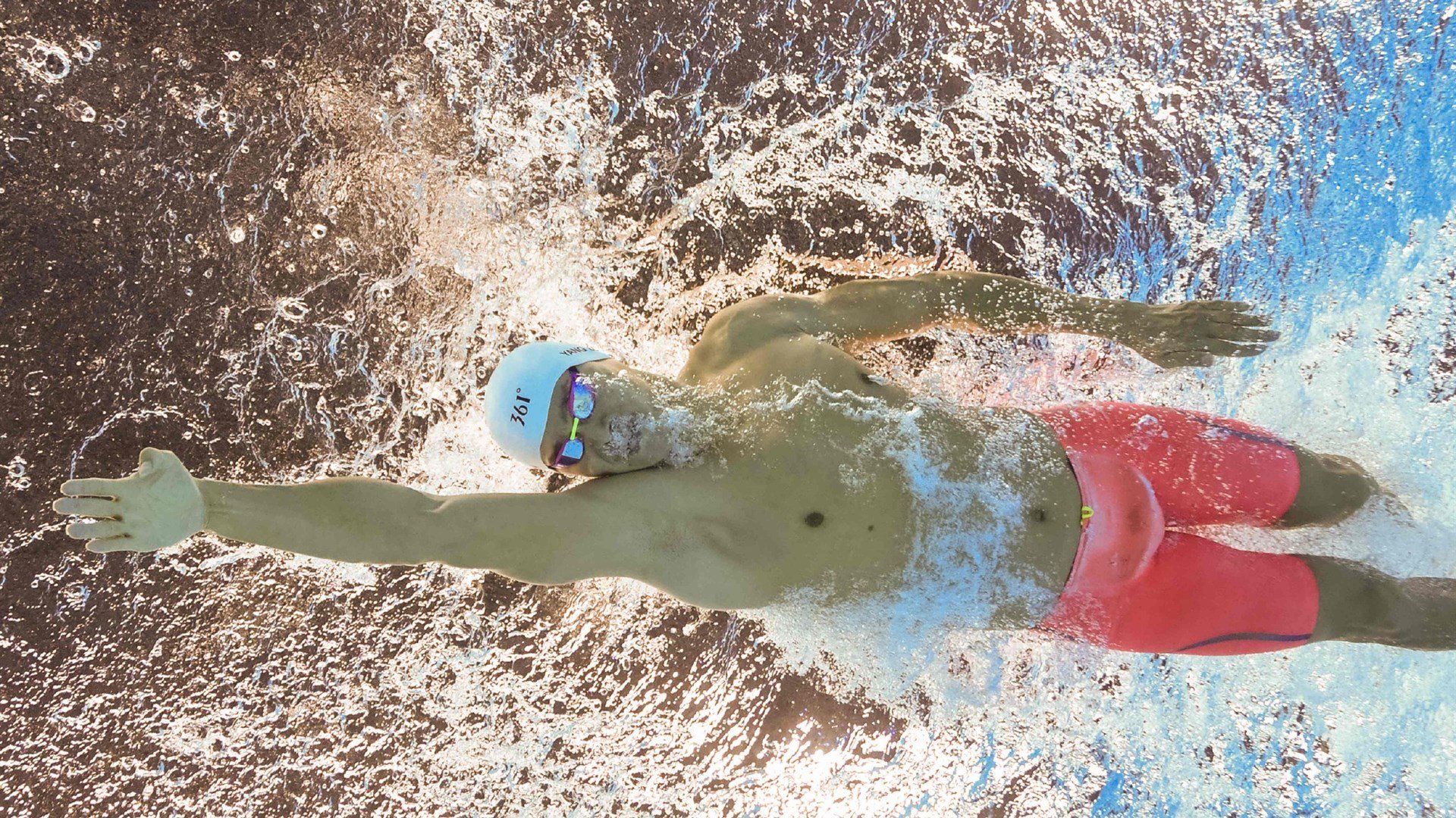 开云体育在线登入-法国骑手斯特凡·朗多瓦斯携手“Chaman Dumontceau”勇夺三项赛银牌，感动全场。